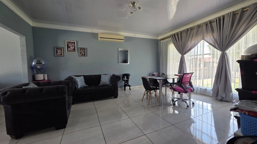 4 Bedroom Property for Sale in La Hoff North West